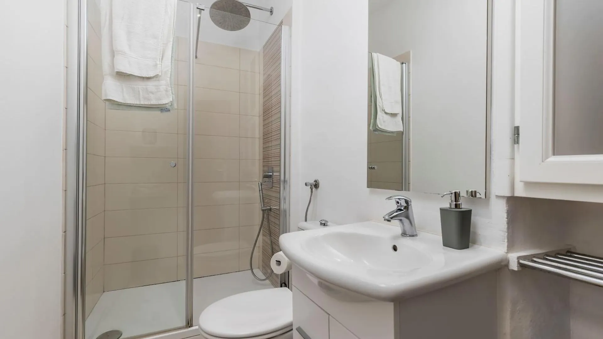 Blue Pearl Apartment 罗维尼